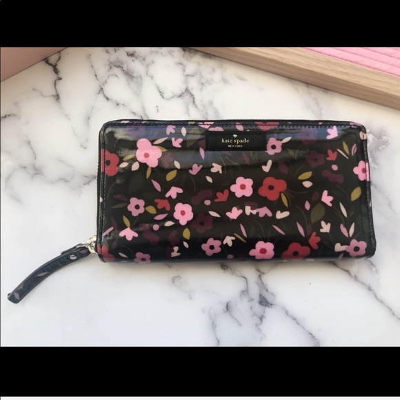 Kate Spade ๐ธ Wallet - Picture 4 of 5